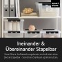 Gestapelte SmartStore Aufbewahrungsboxen Classic 46l im Regal, transparent mit schwarzem Deckel.