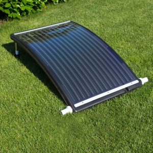 Schwarzer Steinbach Solarkollektor Exklusiv zur Poolwasser-Erwärmung auf Rasen.