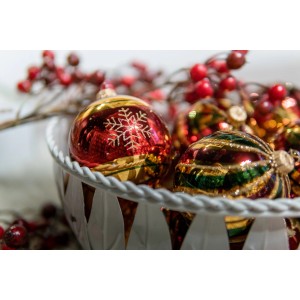 Weihnachtskugeln Xmas Night 3er-Set (8cm) von Krebs Glas Lauscha, rot-gold mit Schneeflocke.