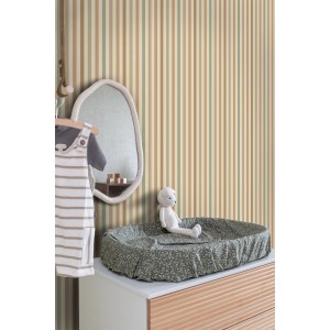 ESTAhome Streifen Tapete in Grün und Braun, 50x900 cm, im Kinderzimmer.