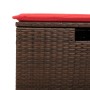 Detailaufnahme: Braune vidaXL Garten-Sofagarnitur aus Rattan mit rotem Kissen.