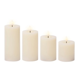 Vierteiliges Lumineo LED-Kerzen-Set aus weißem Wachs mit realistischer Wick-Flamme für stimmungsvolle Innenbeleuchtung.
