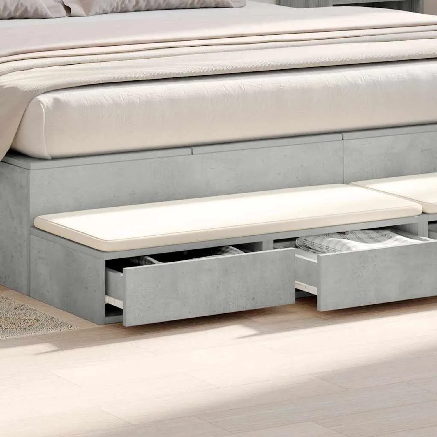 Zwei betongraue vidaXL Bettschubladen aus Holzwerkstoff unter einem Bett, bieten praktischen Stauraum im Schlafzimmer.