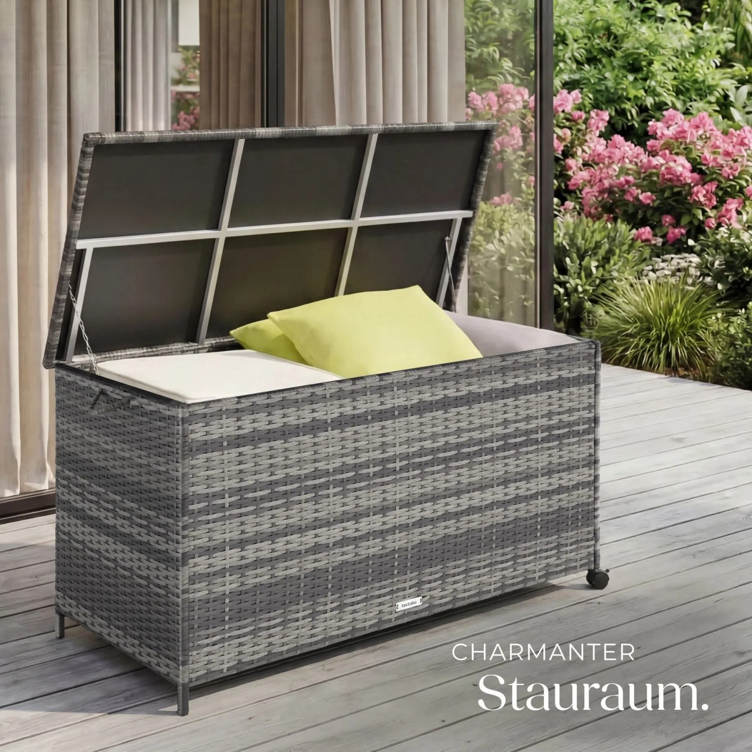 Geöffnete Tectake Auflagenbox Kuusamo (253 L) aus Polyrattan mit Rollen und Kissen.
