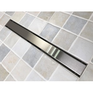 Verosan+ Duschrinne Lech, 100 cm, Edelstahl, eingebaut in gefliestem Duschbereich.