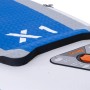 Detailaufnahme: Blaues ZRAY Stand Up Paddle Board (SUP) mit rutschfestem Deck und Pumpe.