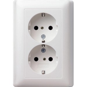 Gira Schuko Doppelsteckdose, reinweiß, mit erhöhtem Berührungsschutz.