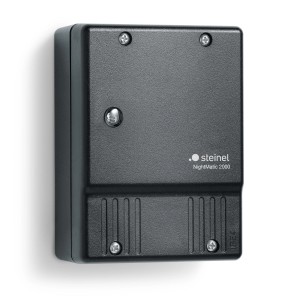 Schwarzer Steinel Dämmerungsschalter NightMatic 2000 zur automatischen Beleuchtungssteuerung.