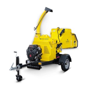 Gelber BAMATO Benzin-Holzhäcksler HACK-150PRO mit Einzugswalze, 18 kW Motor und Fahrwerk.