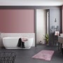 Rosa Schöner Wohnen Badmatte Bali 40x60 cm im modernen Badezimmer.