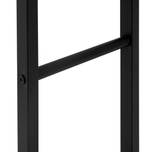 Detailaufnahme: Schwarzes ML-Design Kaminholzregal aus Metall, rechteckig, für Innen und Außen.