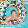 Bestway Schwimmring Flirty Fiesta (Ø 94 cm) mit farbenfrohem Muster im Pool.
