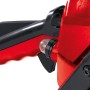 Detailaufnahme: Rote Einhell Benzin-Kettensäge GC-PC 1435 I TC Kit mit Primer-Pumpe.