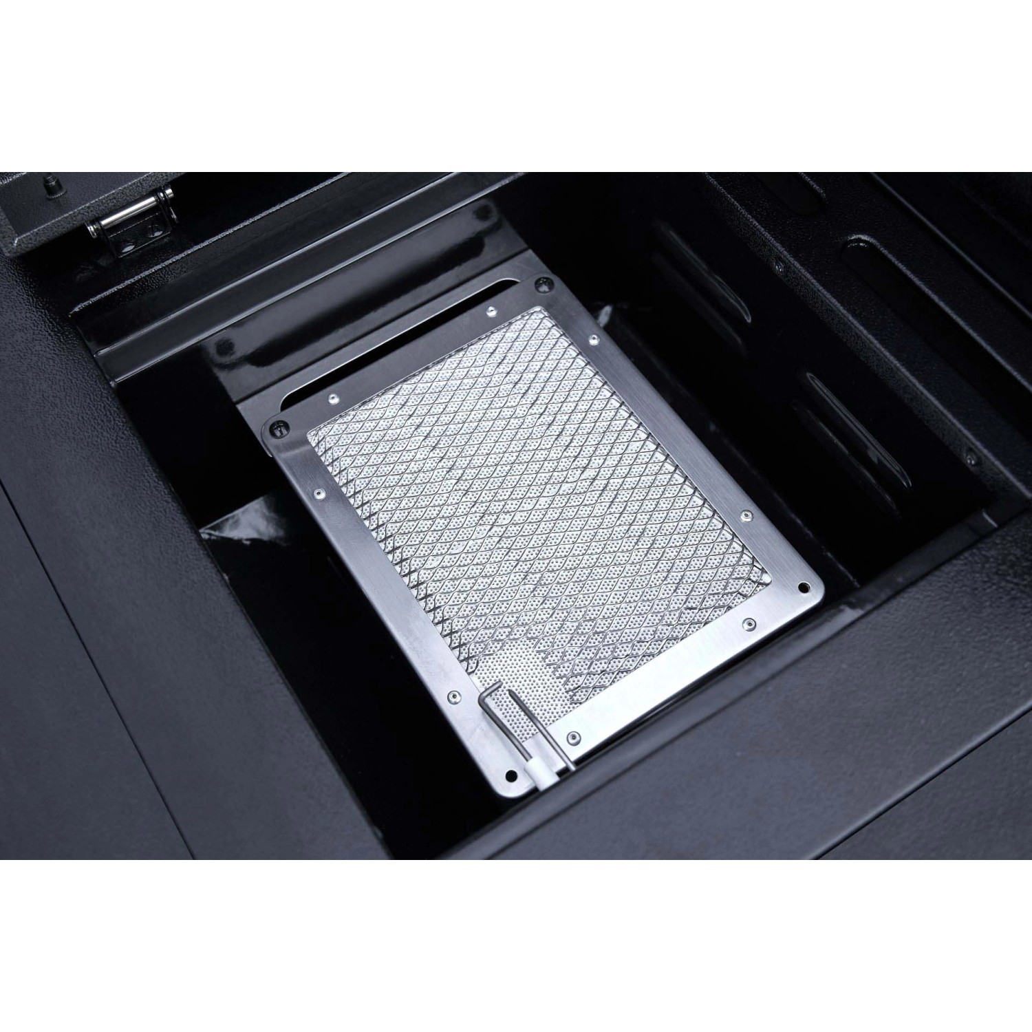 Detailaufnahme Infrarotbrenner im El Fuego Kombigrill 3 in 1 Gasgrill. Grillrost aus Metall.