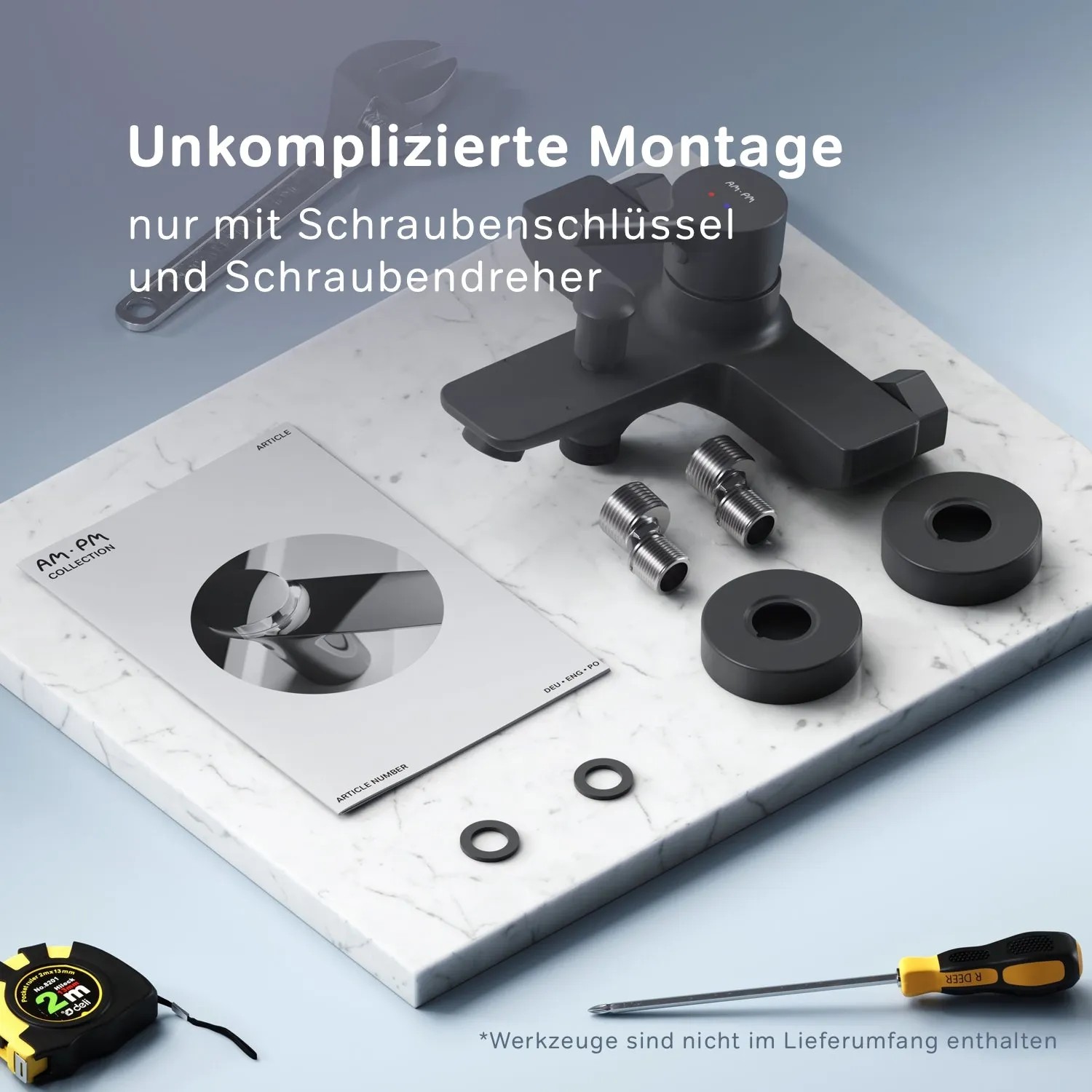 AM.PM X-Joy S Wannenarmatur in Schwarz mit Montagezubehör auf Marmorplatte.