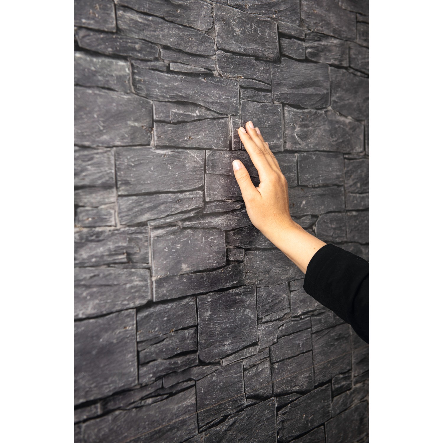 Egger DecoWall Narva Schiefer: Wandpaneel mit authentischer Schieferoptik und fühlbarer Struktur.