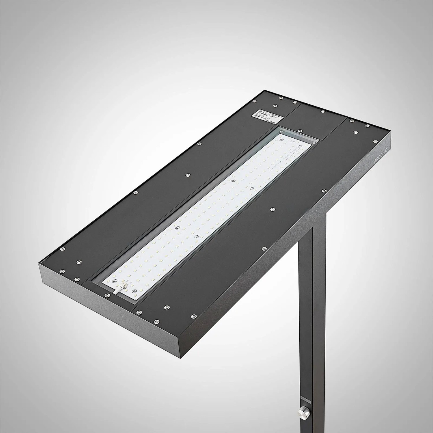 Moderne, dimmbare Arcchio LED Bürostehleuchte Logan in Schwarz mit Bewegungsmelder.