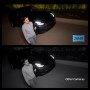 Eufy Wandleuchte mit Kamera S100: Frau vor Auto, 2K HD Farbbild vs. Schwarzweiß-Nachtsicht.