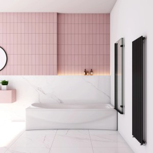 Schwarzer AICA Badewannenaufsatz, 2-teilige Faltwand aus ESG Glas in moderner Bad-Umgebung.