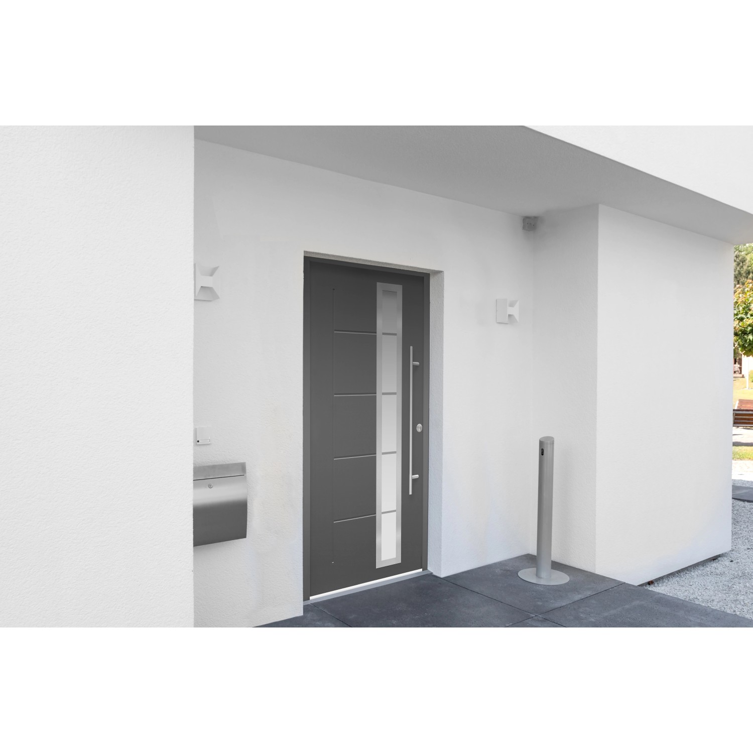 Moderne, anthrazitfarbene Haustür Thermospace Paris Prime mit Edelstahlgriff und Glaseinsatz.