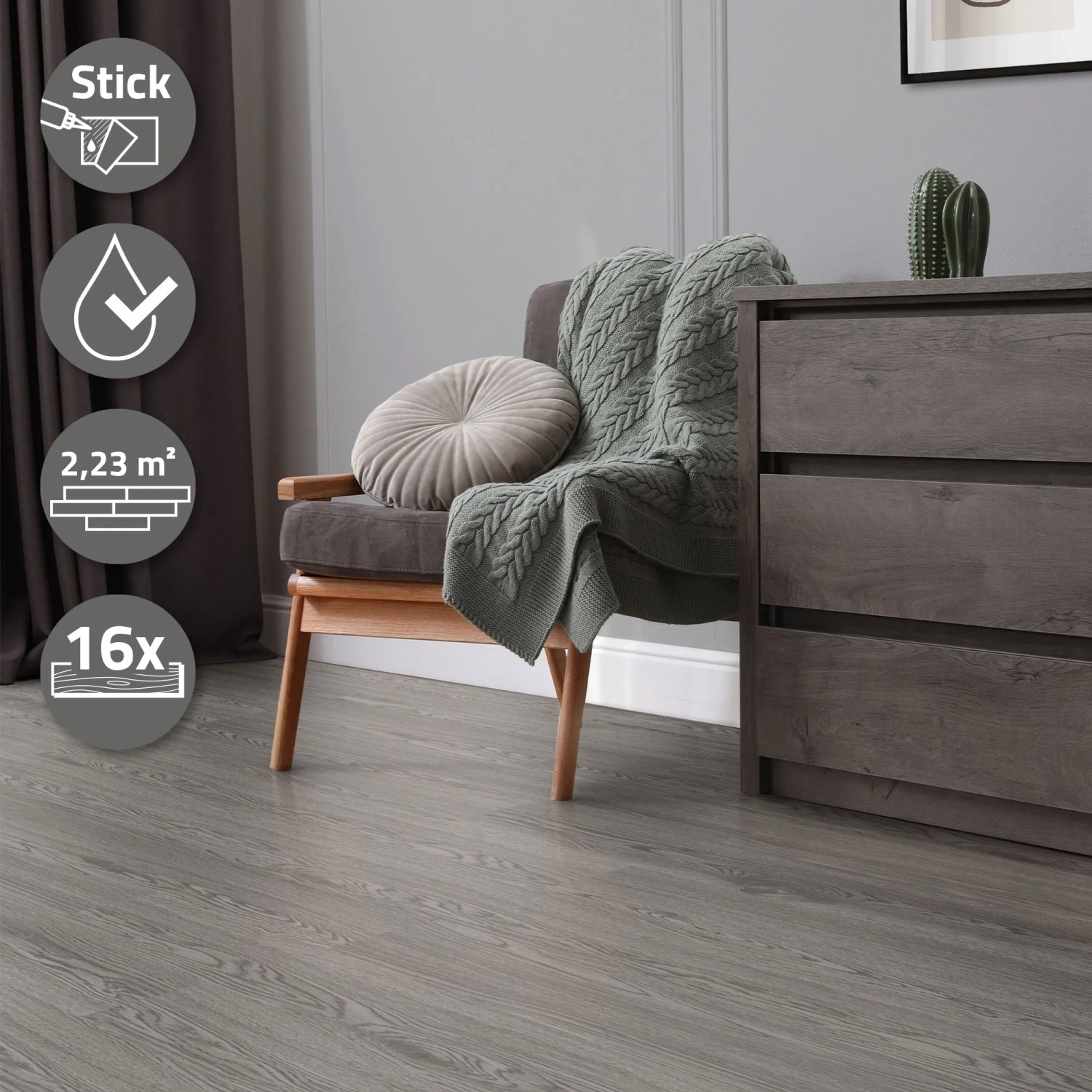 Verlegter, selbstklebender Vinylboden ML-Design in Eiche Grau. Dekorative Raumgestaltung mit dem Bodenbelag.