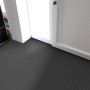 Anthrazitfarbener PVC-Bodenbelag Primaflor Expotop im Raum verlegt.