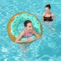 Bestway Schwimmring Sweet Donut (Ø 77 cm) im Wasser mit Kind. Aufblasbarer Schwimmreifen im Donut-Design.
