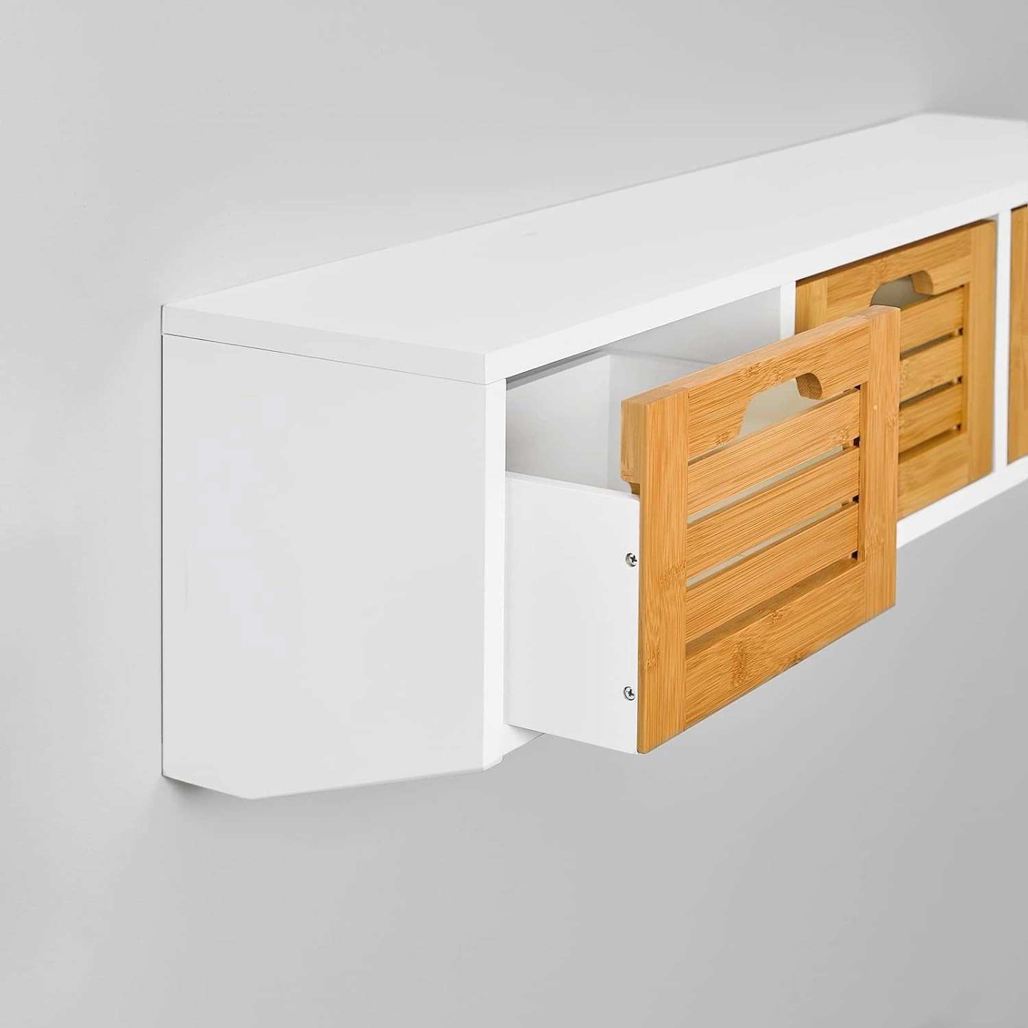 SoBuy Wandgarderobe FHK19-WN mit 3 Körben aus Naturholz und 4 Haken.