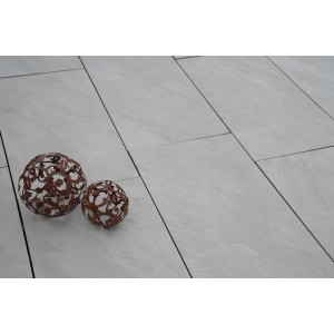 Helle, rechteckige Diephaus Keramikverbundplatten Core Quarz 80x40x4 cm, ideal für Terrassen & Gehwege.
