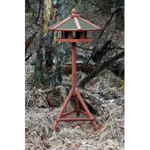 Sechseckiges Vogelhaus aus Nadelholz mit Ständer und Bitumendach.