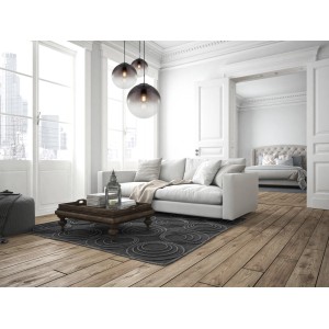 Moderne Globo Pendelleuchte Varus Chrom mit rauchfarbenen Glasschirmen im Wohnzimmer.