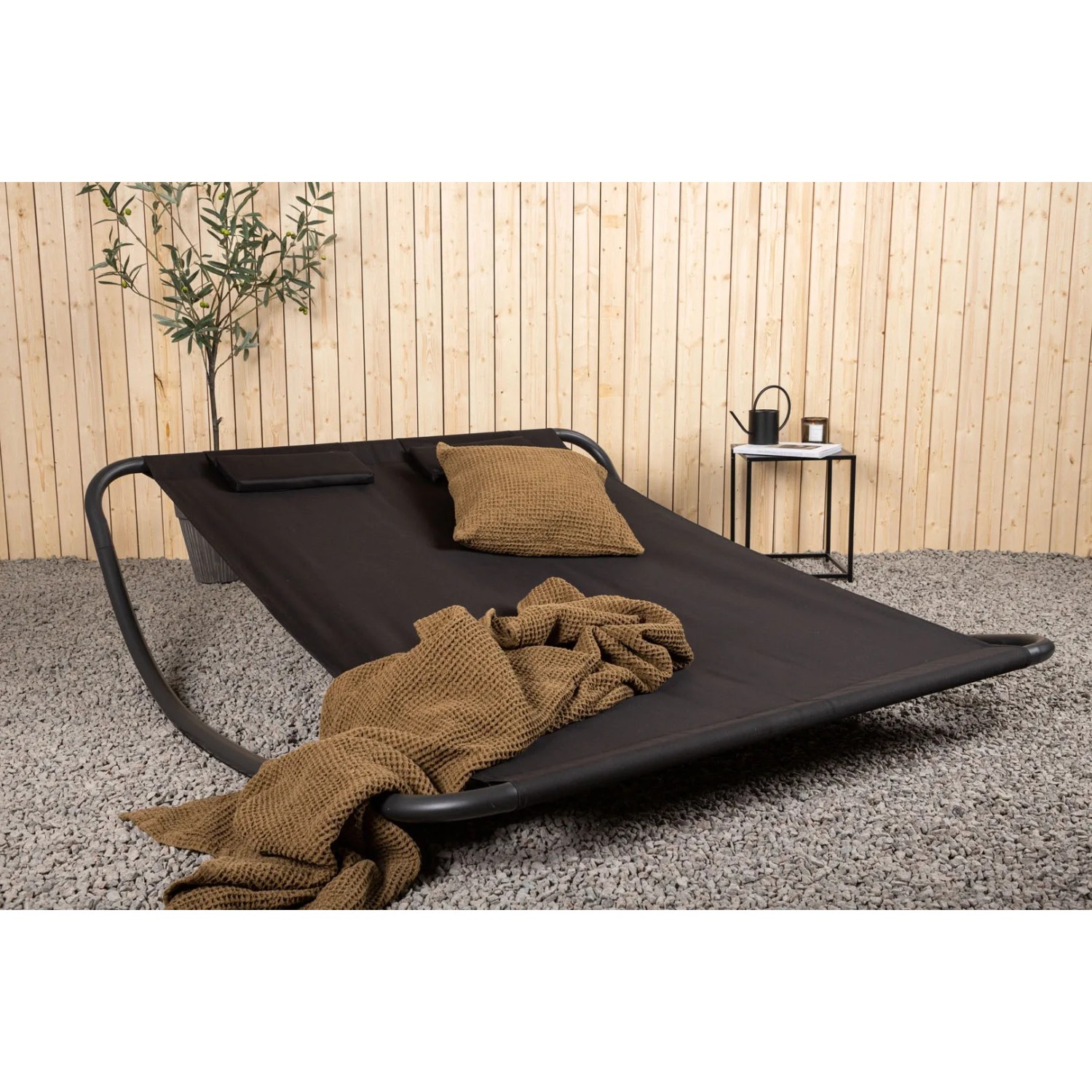 Schwarze ebuy24 Gordo Hängematte mit Ständer, Kissen und Decke. Gartenmöbel für entspannte Stunden.