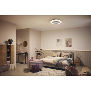 Weißer Philips Deckenventilator Amigo mit integrierter LED-Leuchte, 58 cm, in modernem Schlafzimmer. Leise Luftzirkulation & Licht.