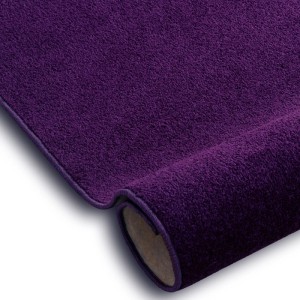 Lila RugsX Teppichboden Eton, aufgerollt. Weiche Polypropylen-Oberfläche, 100x200cm.