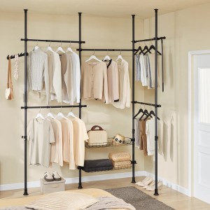 SoBuy Teleskop Kleiderständer mit 5 Stangen und 2 Körben, Garderobenständer in Schwarz.