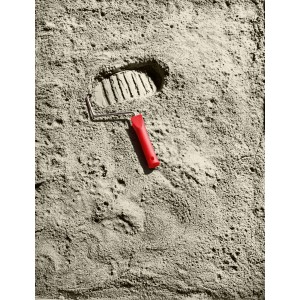 Schöner Wohnen Trendfarbe Moon, matte Wandfarbe mit Farbroller und Fußabdruck.