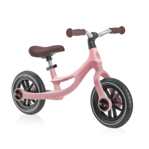 Globber Go Bike Elite Air Laufrad in Pastellrosa mit 10 Zoll Luftreifen und verstellbarem Sattel.