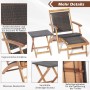 Rattan Sonnenliege mit ausziehbarer Fußstütze und passendem Beistelltisch aus Akazienholz, klappbar.
