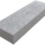 Graue Blockstufe (100x35x15 cm) für Treppen im Außenbereich.