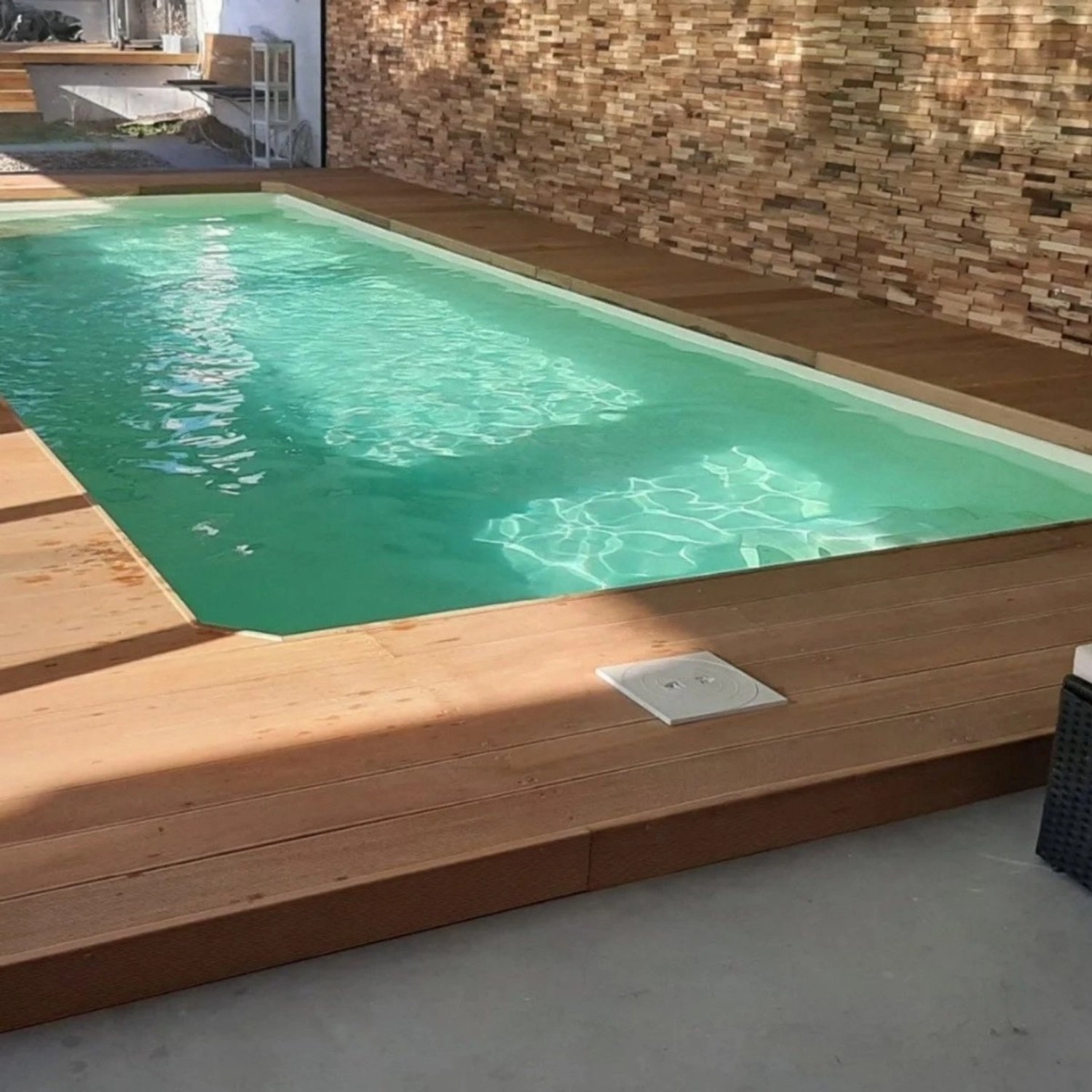 Eingelassener Pool mit sandfarbener Evolution Poolfolie Rund 350x90cm.