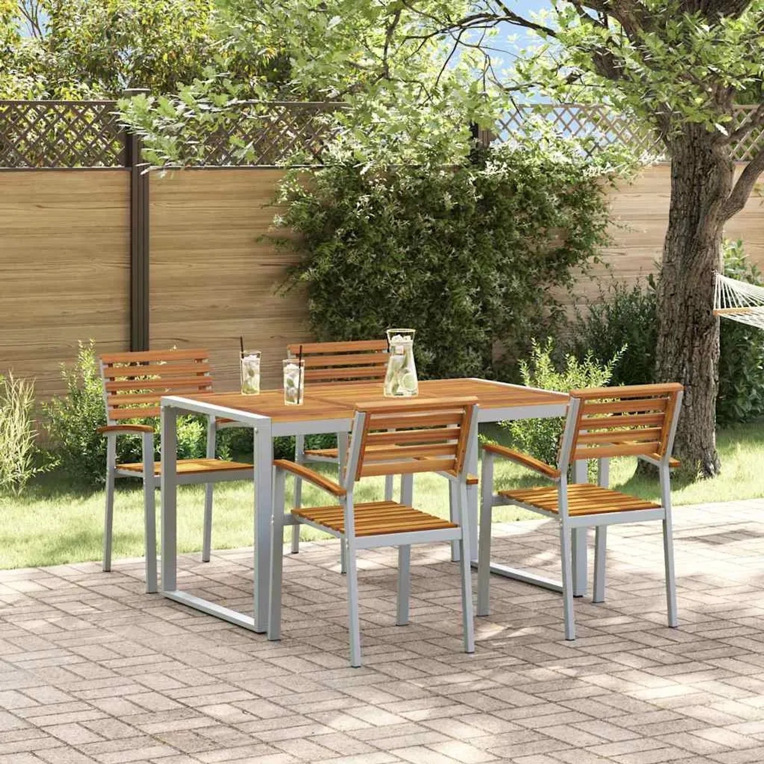 Grau-braune 5-tlg. Garten Essgruppe aus Akazie Massivholz. Gartentisch mit 4 Stühlen für den Außenbereich.