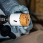 Bosch Lochsäge HSS-Bimetall 83mm im Einsatz mit Bohrmaschine an Holz.