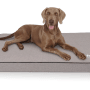 Graue Knuffelwuff Hundematte Nantucket XXXL (135x90cm) mit Hund.