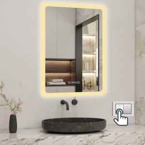 Aica Badspiegel 60x80 cm mit LED-Beleuchtung, Uhr und Touch-Funktion im modernen Badezimmer.