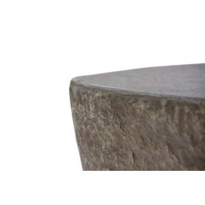 Detailansicht der Elementi Gasfeuerstelle Vesuv in Basalt-Optik aus Faserbeton.