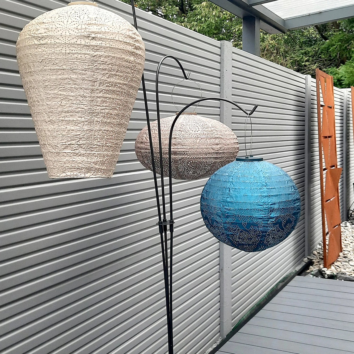 Betonzaun-Platte Linear von Beckers, 200x38,5x3cm, als Sichtschutz im Garten.