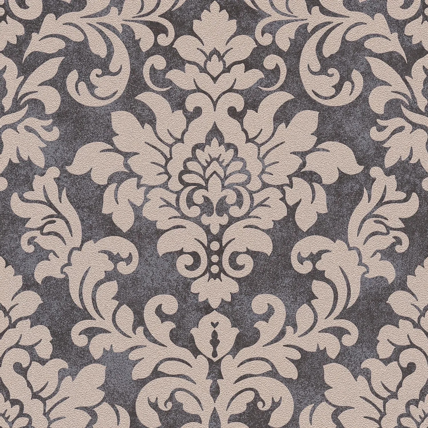Barock Tapete in Schwarz, Silber und Beige mit Glitzer-Effekt.