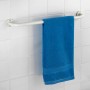 Wenko Badetuchhalter Basic, Edelstahl weiß, mit blauem Handtuch an weißer Wand.