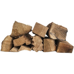 Gestapeltes Kaminholz im Sack, ofenfertig und trocken.