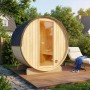 FinnTherm Fasssauna Mini XXS aus Holz mit Glastür und Liege im Garten.